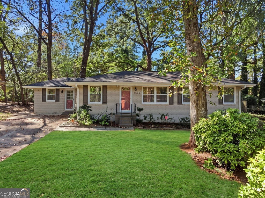 Photo of 1395 Dennis Drive, Decatur, GA 30032 (MLS # 10870133)