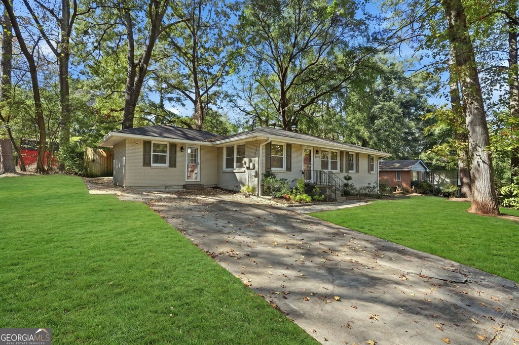 Photo of 1395 Dennis Drive, Decatur, GA 30032 (MLS # 10870133)