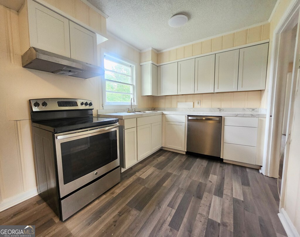 1821 Samford DR