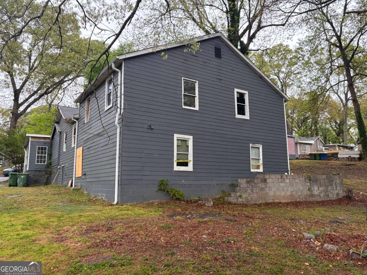 2387 Saint James DR NW