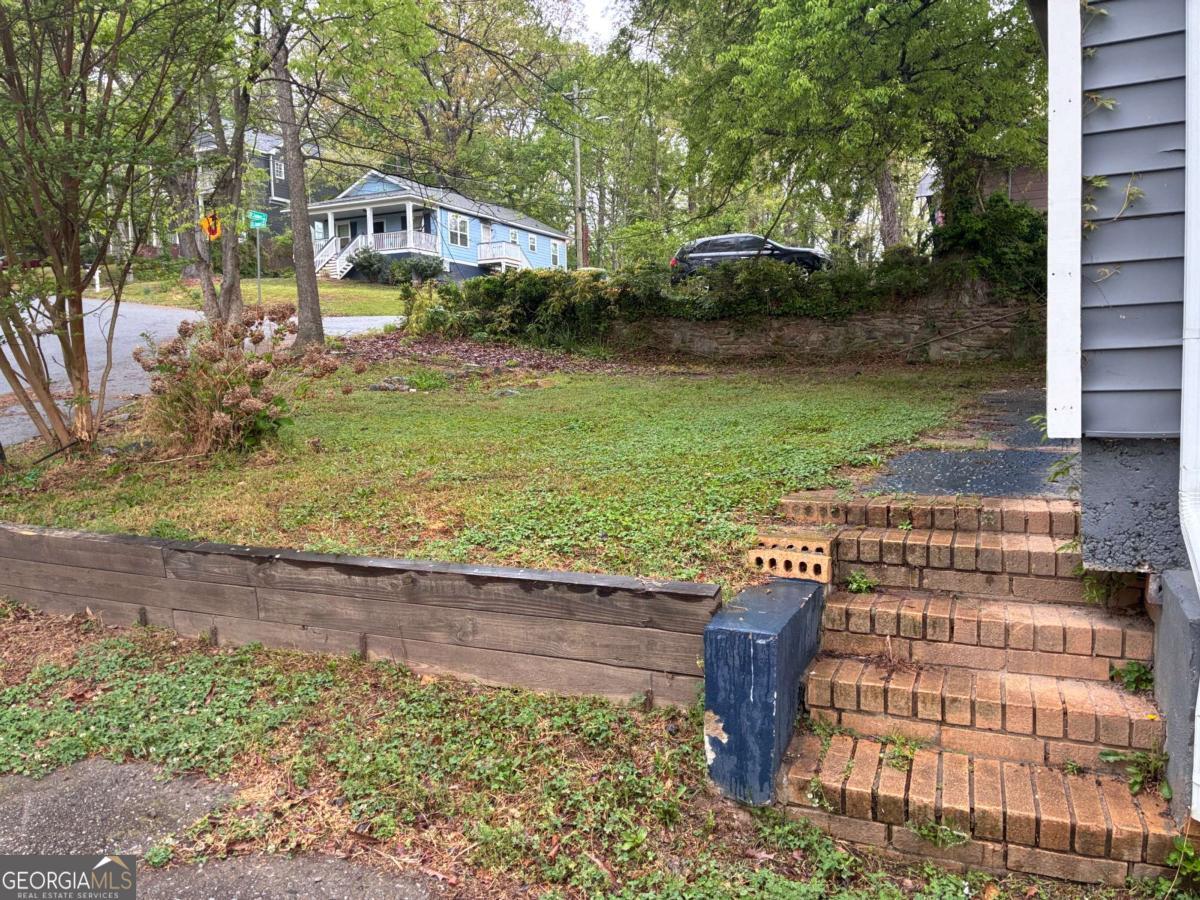 2387 Saint James DR NW