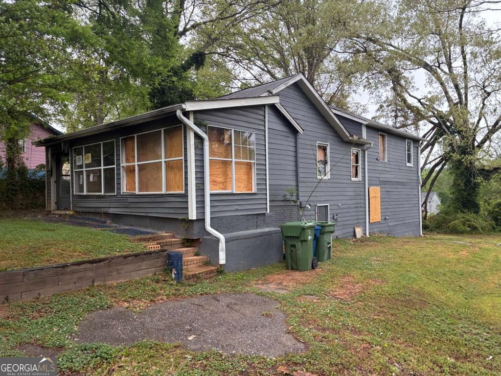 Photo of 2387 Saint James Drive NW, Atlanta, GA 30318 (MLS # 10736148)