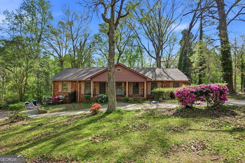 Photo of 878 Falcon Drive SW, Atlanta, GA 30311 (MLS # 10724444)