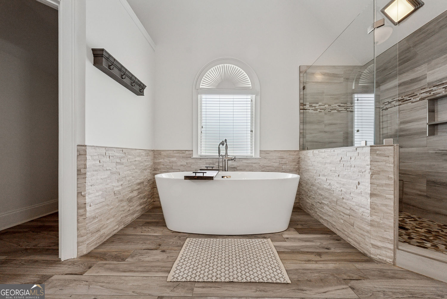 Milton, Georgia 30004, United States, 6 Bedrooms Bedrooms, ,6 BathroomsBathrooms,Residential,Pending,141697