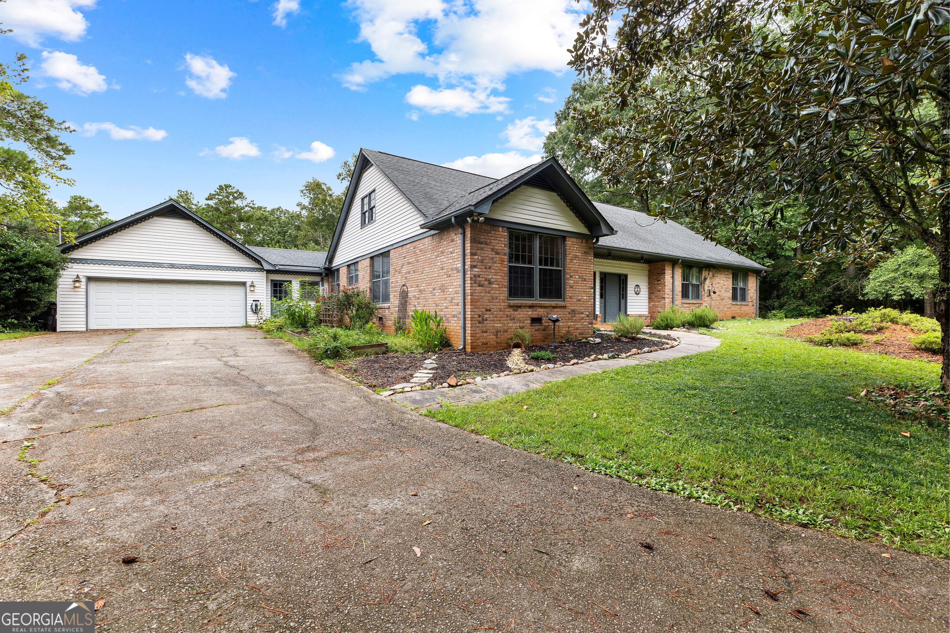 Newnan, Georgia 30265, United States, 3 Bedrooms Bedrooms, ,3 BathroomsBathrooms,Residential,Active,188526