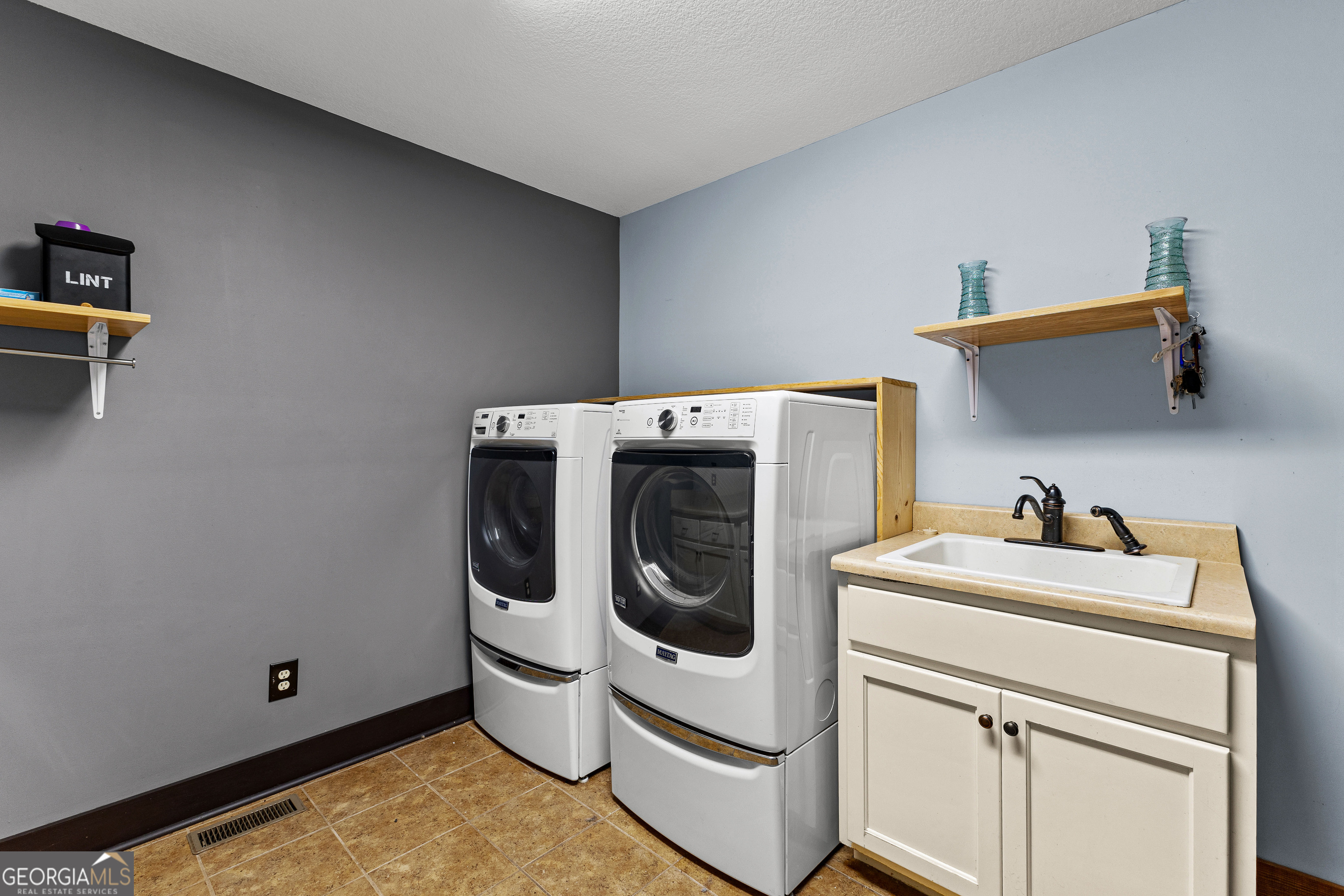 Woodbury, Georgia 30293, United States, 4 Bedrooms Bedrooms, ,4 BathroomsBathrooms,Residential,Active,173038