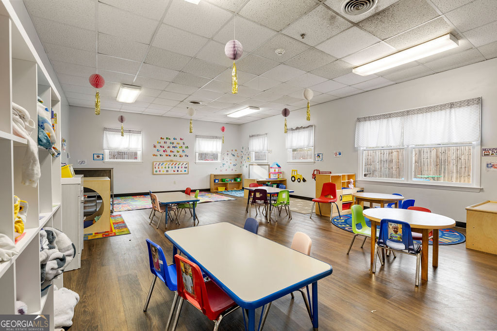 203 N Division ST NW