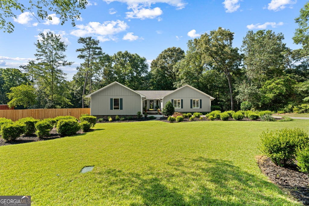 Photo of 302 Smoke Rise Dr, Warner Robins, GA 31088 (MLS # 10785345)