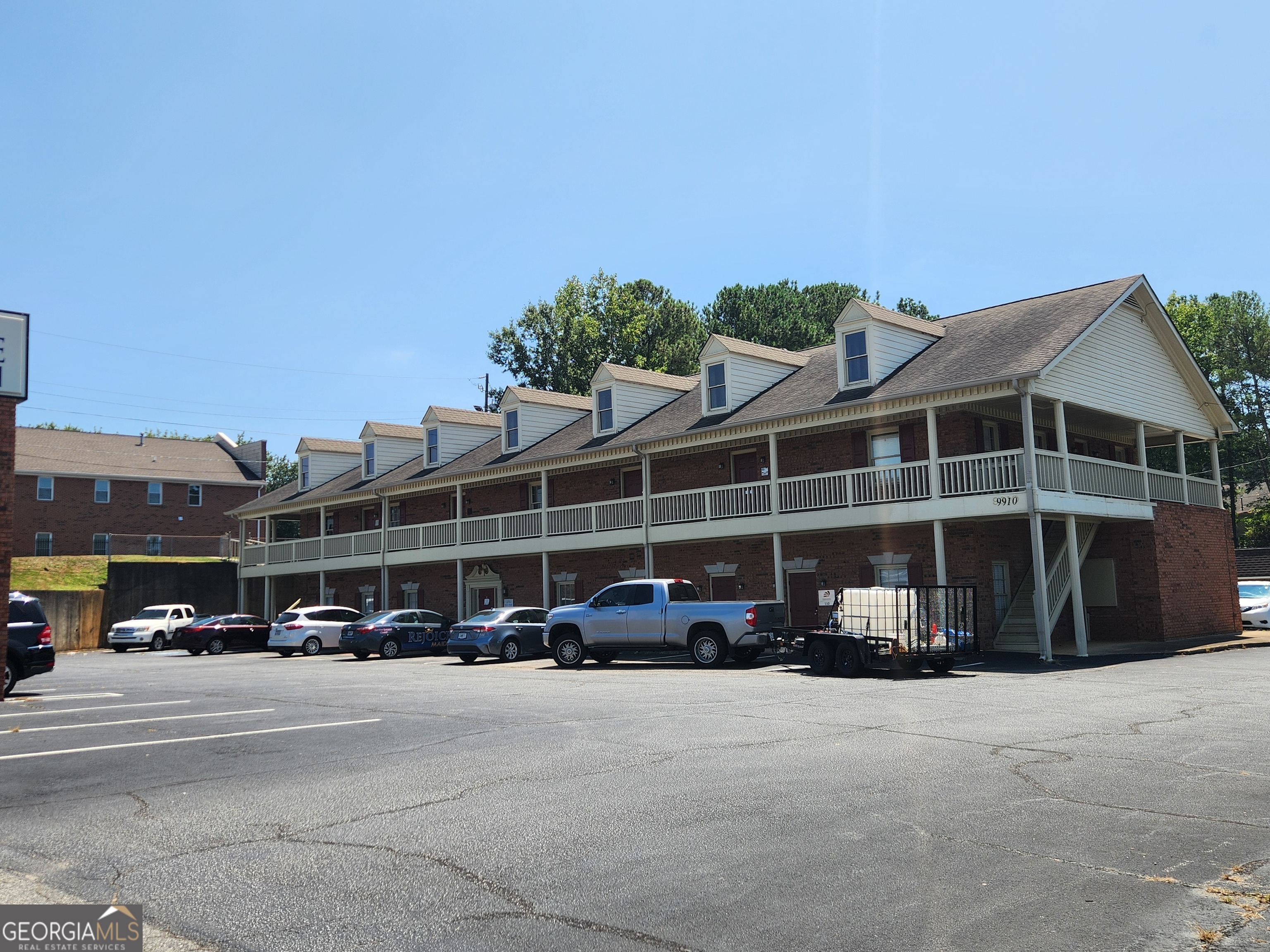 1,100 Sq Ft Furnished | Location, Location, Location! Office space available with fantastic frontage on Hwy 92 in Woodstock Ga, Cherokee County. High traffic count of 40K+ per day with signage included. Just minutes from Downtown Woodstock and Interstate 575 surrounded by retail, shopping and restaurants. Water and Sewer included. Interior office space is in great condition and has ample parking. Contact Alex Garcia (678) 414-8529
