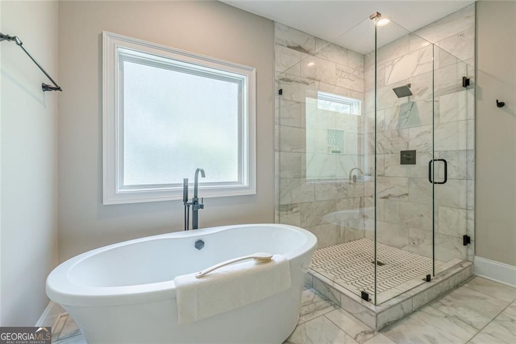 Atlanta, Georgia 30316, United States, 5 Bedrooms Bedrooms, ,4 BathroomsBathrooms,Residential,Pending,250954