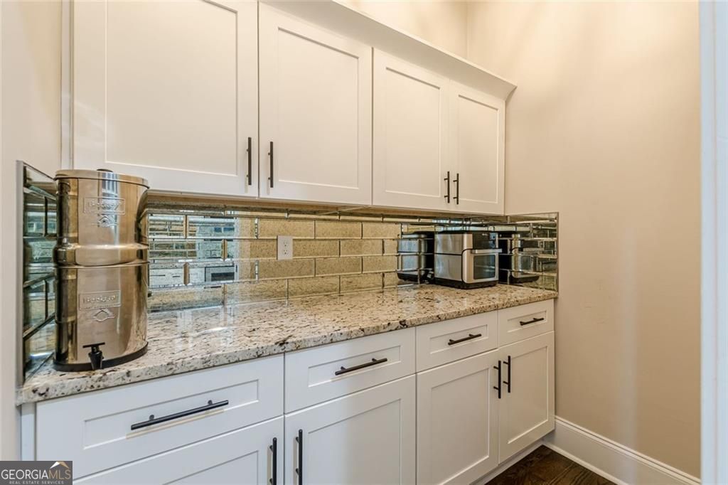 Atlanta, Georgia 30316, United States, 5 Bedrooms Bedrooms, ,4 BathroomsBathrooms,Residential,Pending,250954