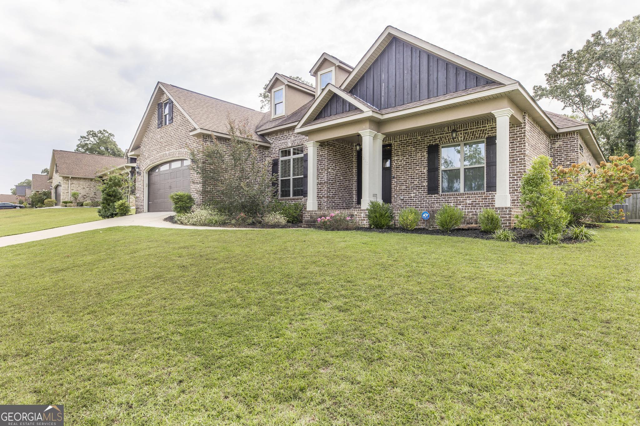 216 Rustic Live Oak TRL