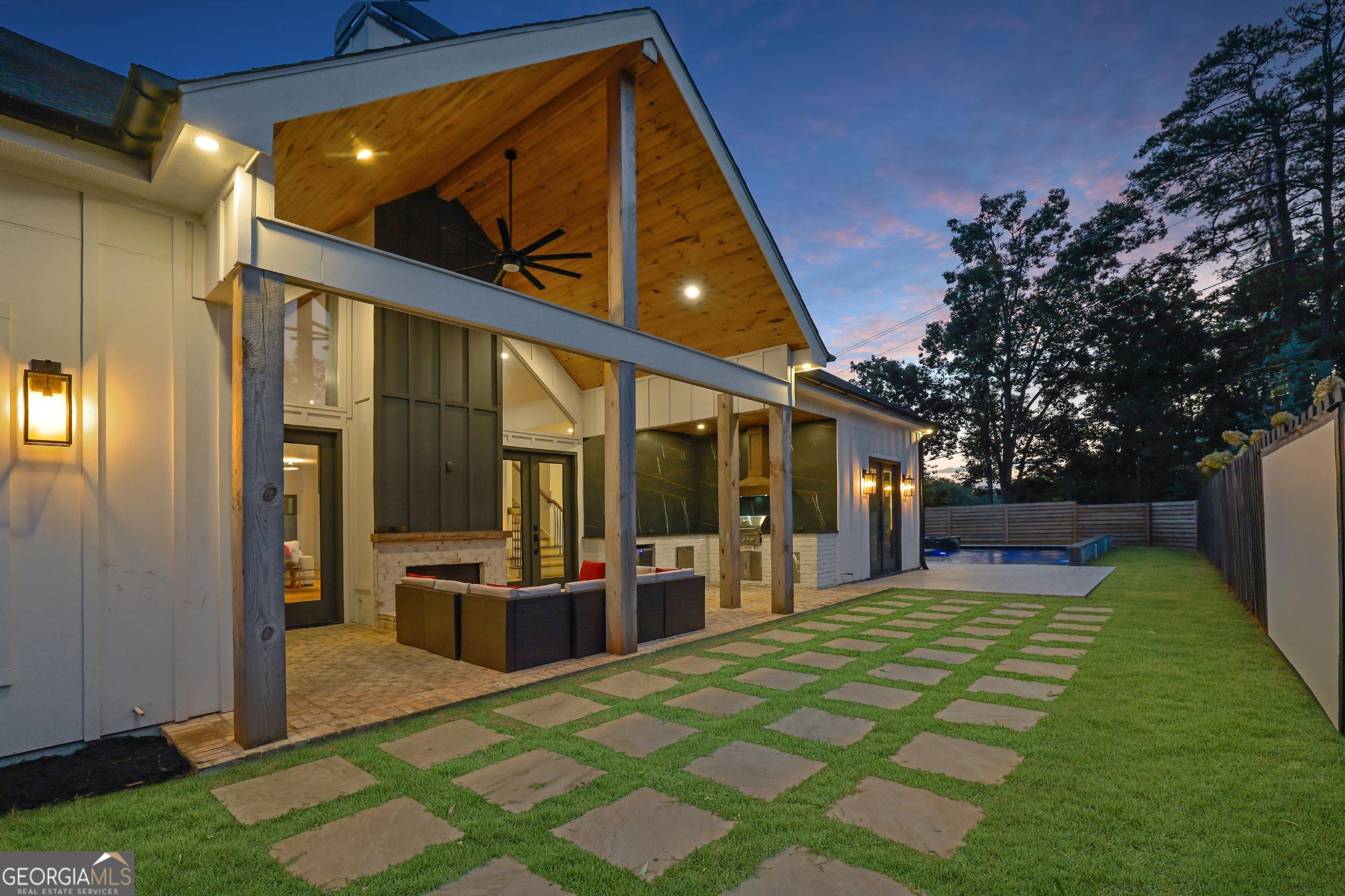 5525 Hubbard Town RD