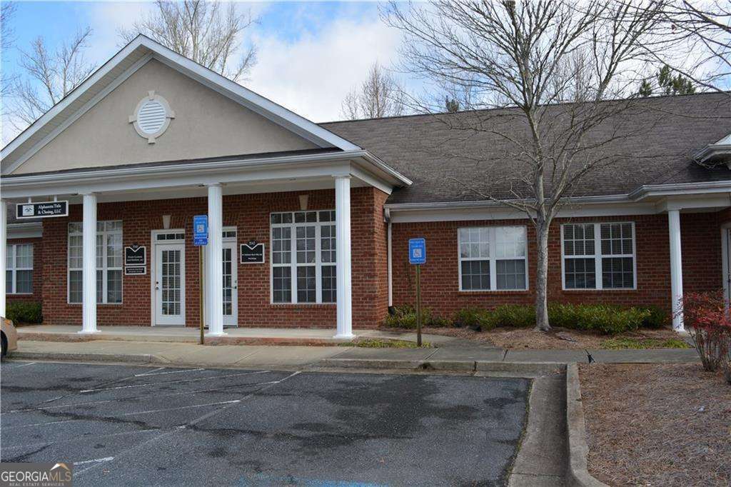 OFFICE SPACE FOR LEASE IN PRIME LOCATION IN ALPHARETTA - OFFICE CONDO. CONVENIENT LOCATION TO GA-400, DOWNTOWN ALPHARETTA, AND AVALON MALL. VERY BRIGHT AND OPEN OFFICE SPACE FEATURES RECEPTION AREA, OFFICES & BATHROOM AREA. GREAT LAYOUT FOR SMALL OFFICE USER. PLENTY OF PARKING SPACES. PERFECT FOR ALL KIND OF OFFICE USE. EASY SHOWING. MUST SEE!!!