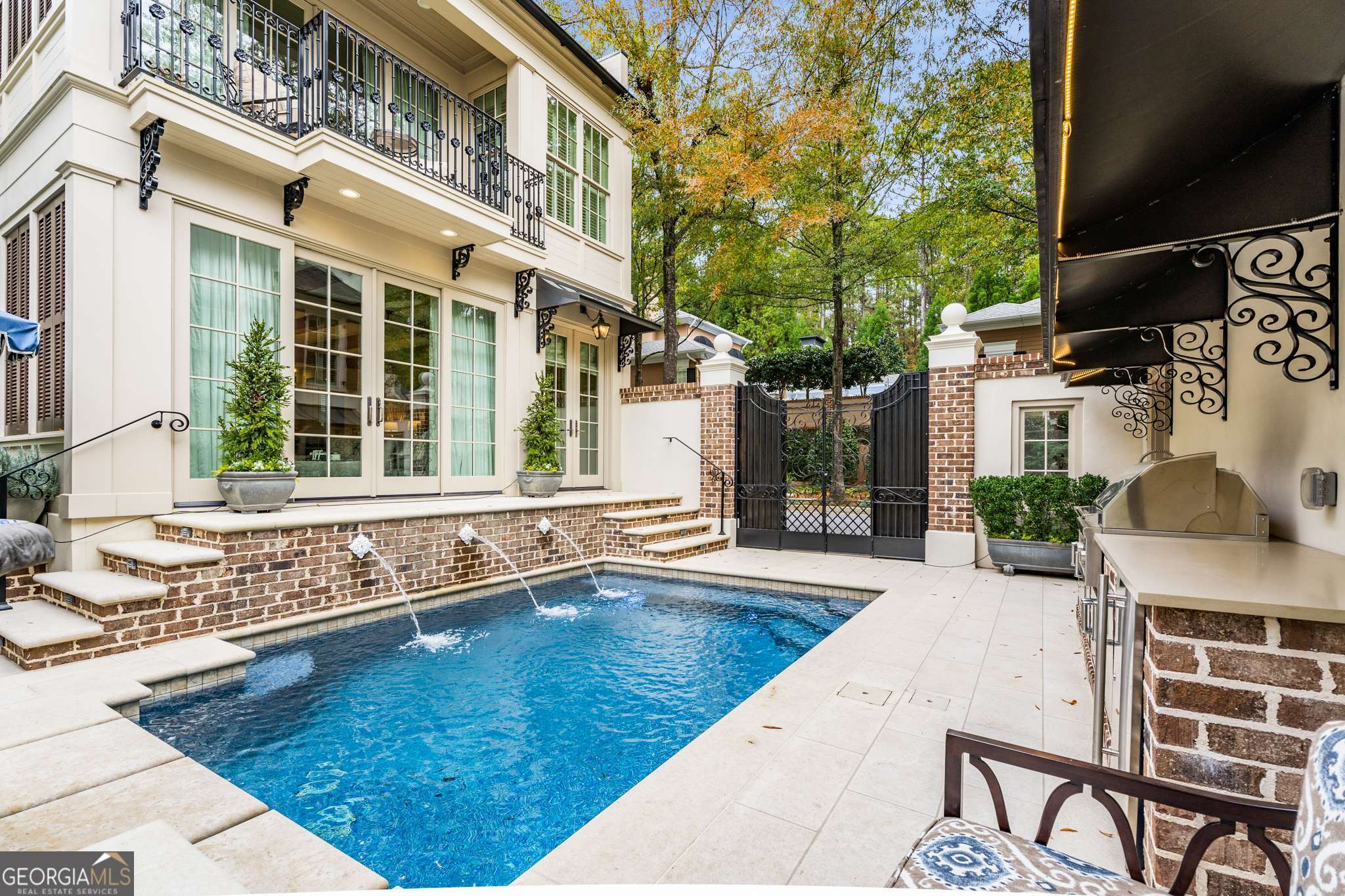 301 Abercorn SQ