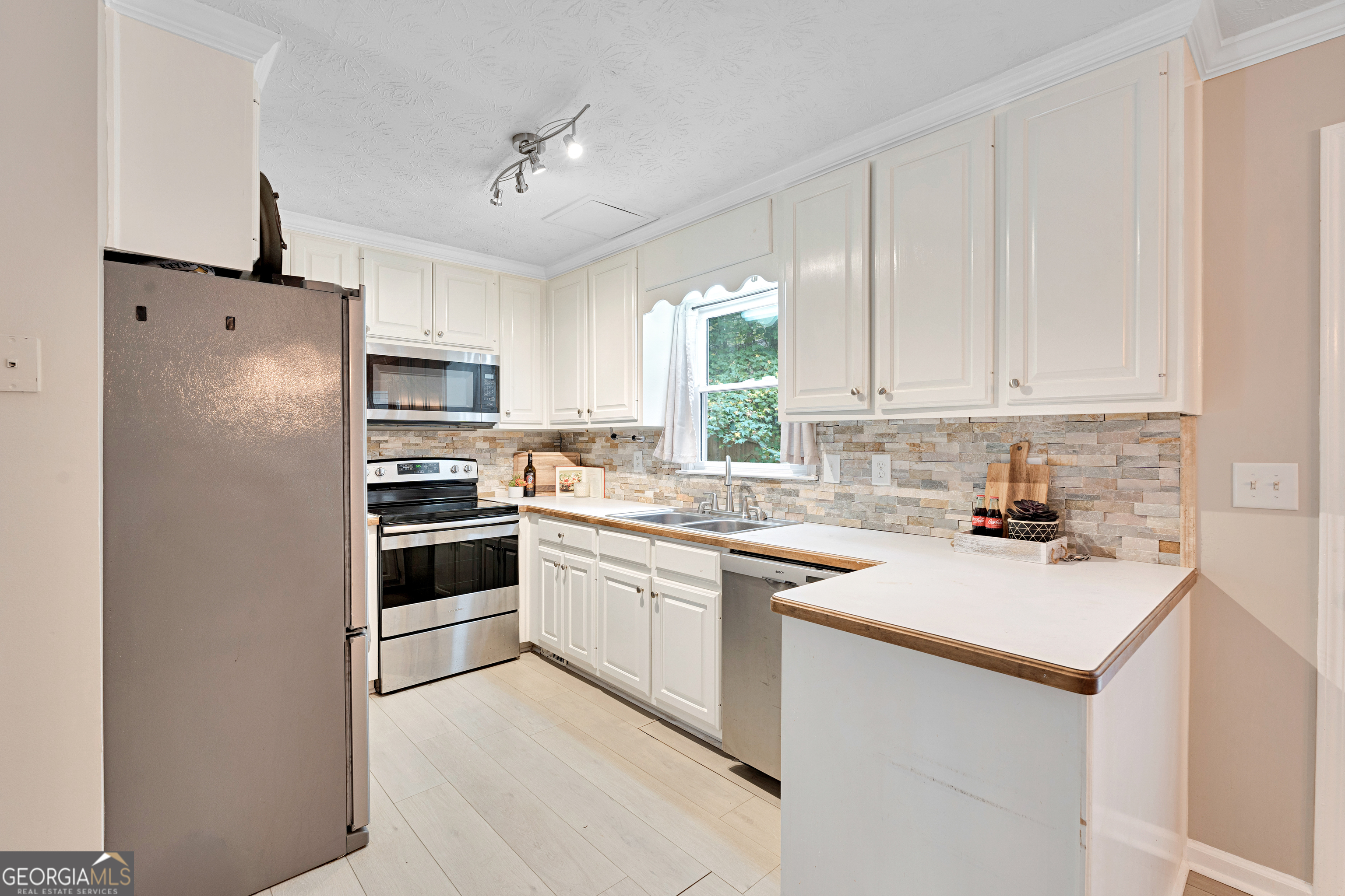 Lanier Country Club Estates - Residential