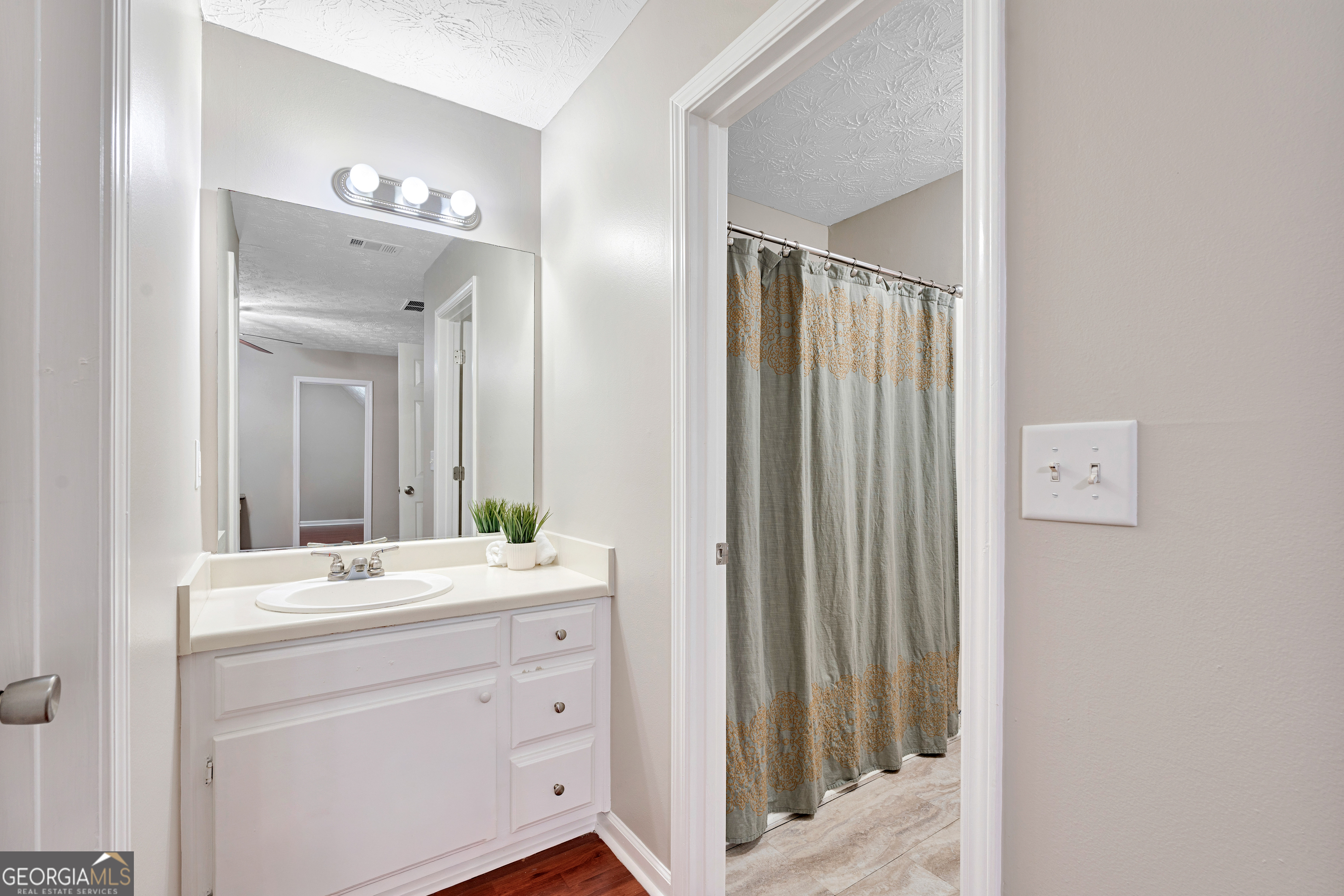 Lanier Country Club Estates - Residential