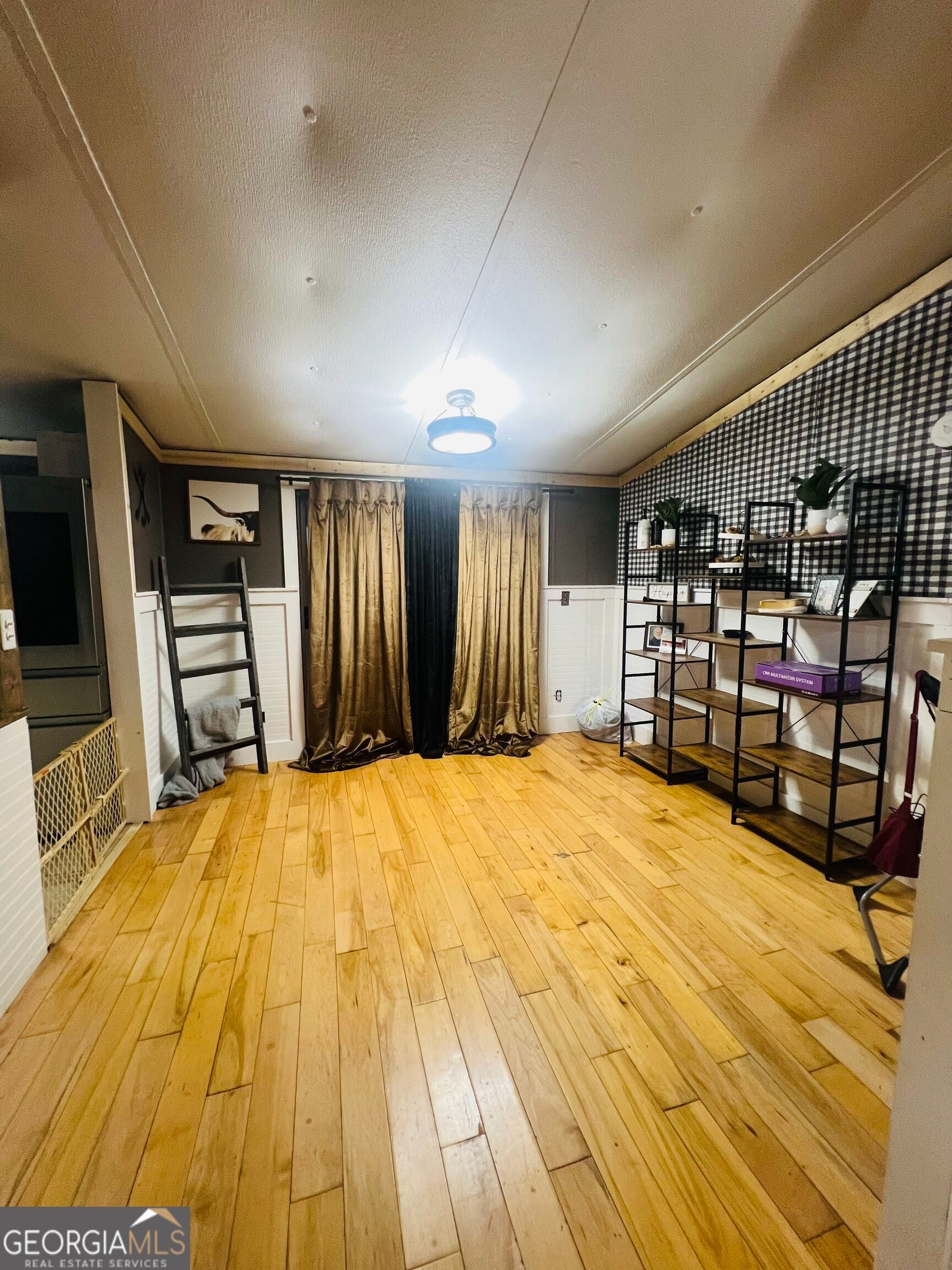 282 Friendly LN