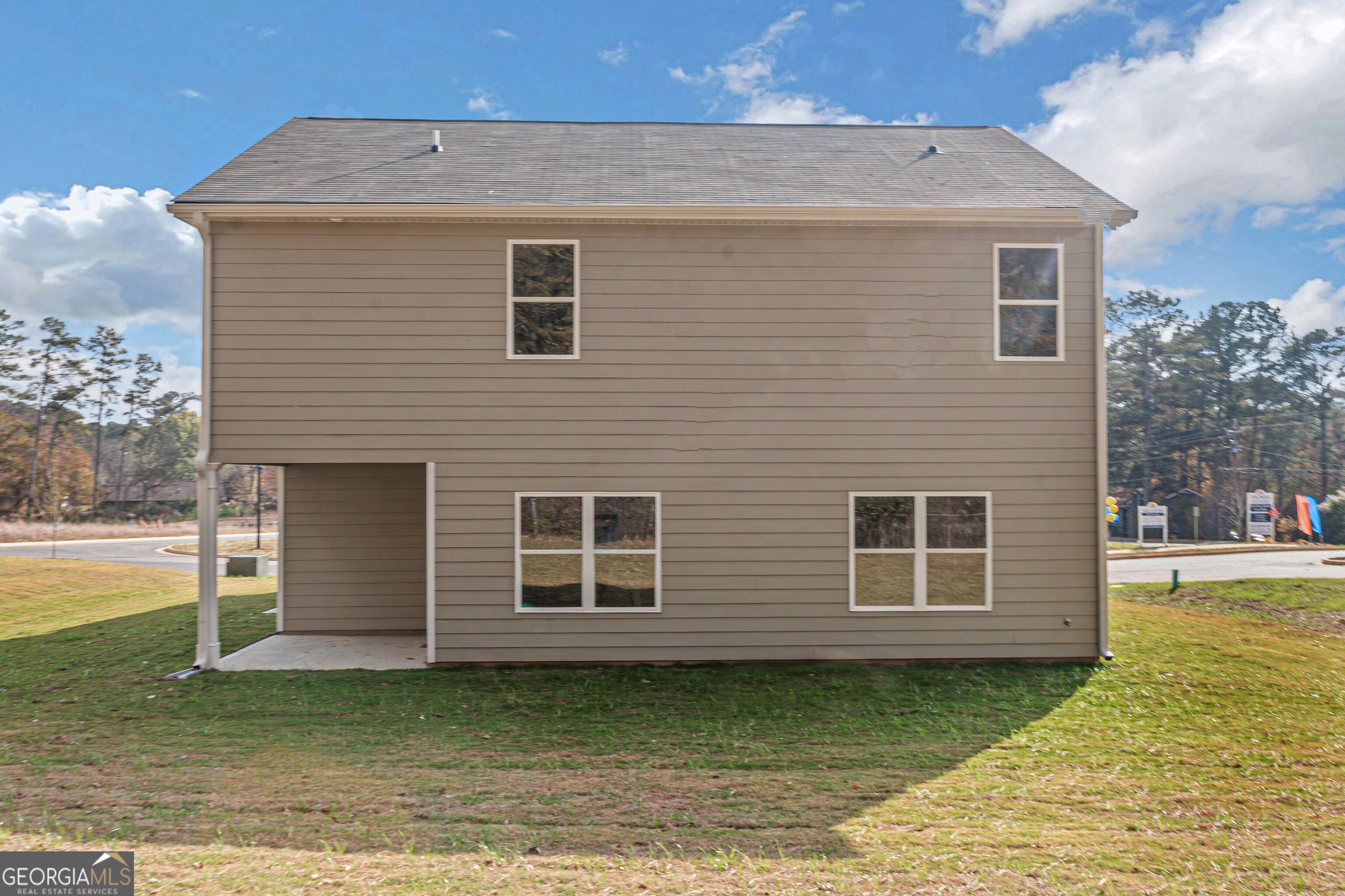 419 Windy LN