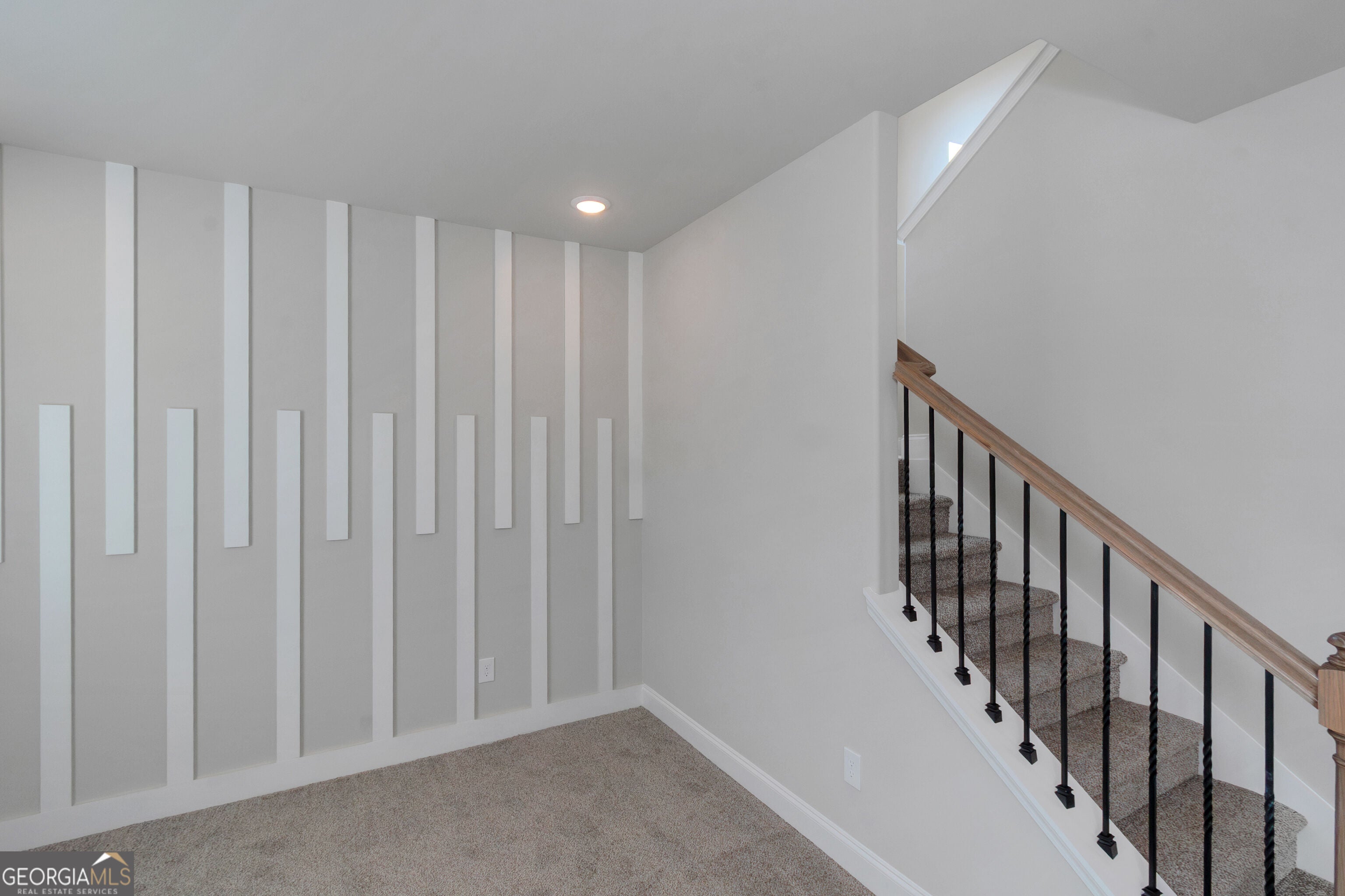 419 Windy LN