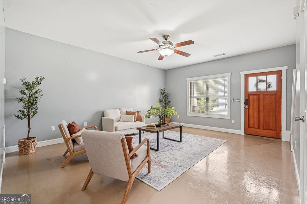 Photo of 407 N Lake Drive #G-4, Carrollton, GA 30117 (MLS # 10722024)