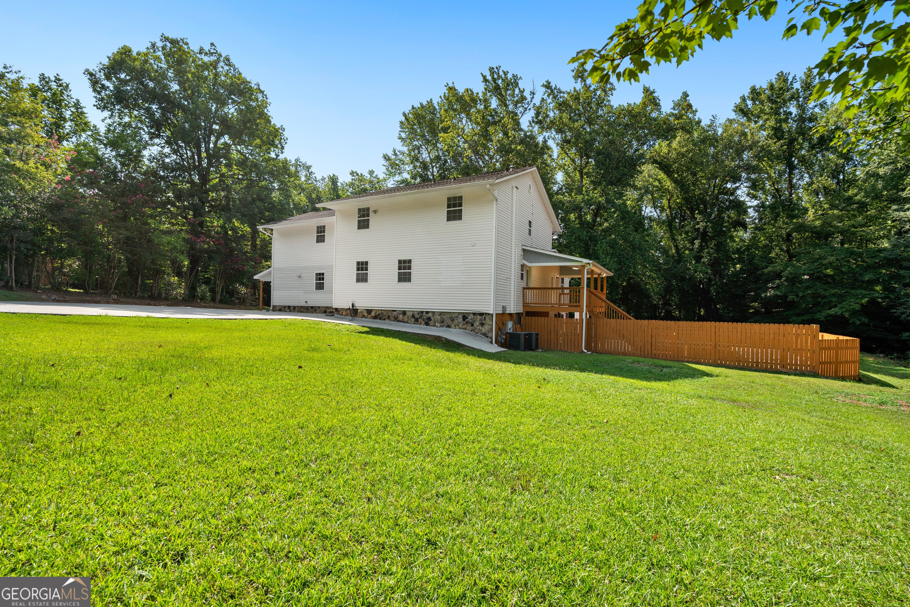 7326 Leland LN