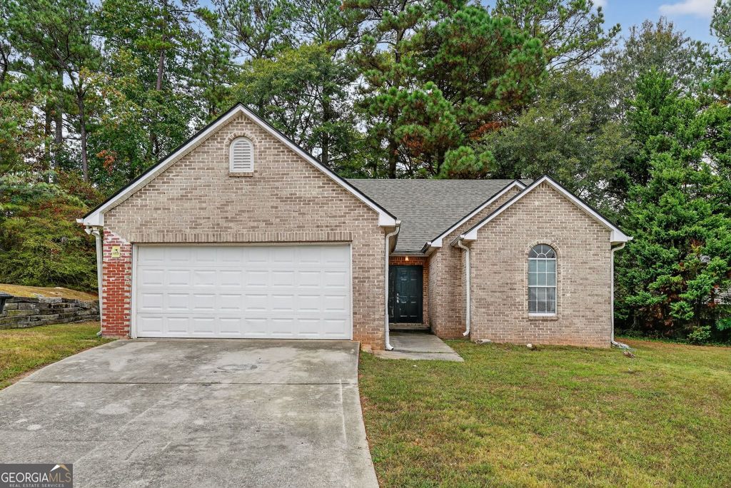 Photo of 5623 Isleworth Court, Atlanta, GA 30349 (MLS # 10624617)
