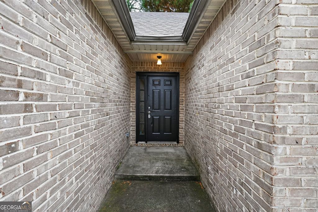 Photo of 5623 Isleworth Court, Atlanta, GA 30349 (MLS # 10624617)