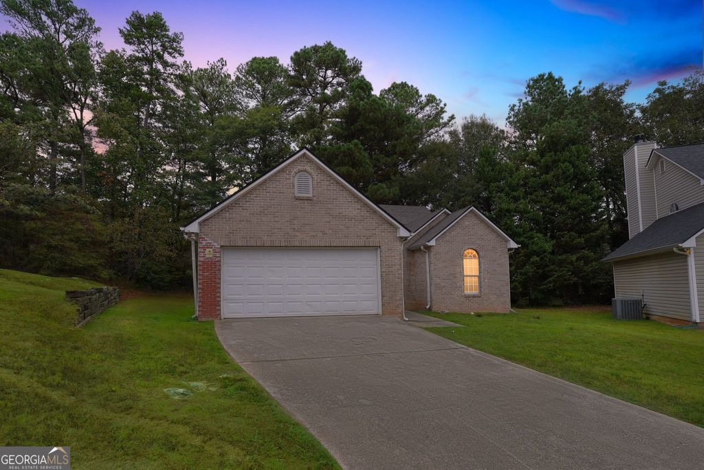 Photo of 5623 Isleworth Court, Atlanta, GA 30349 (MLS # 10624617)