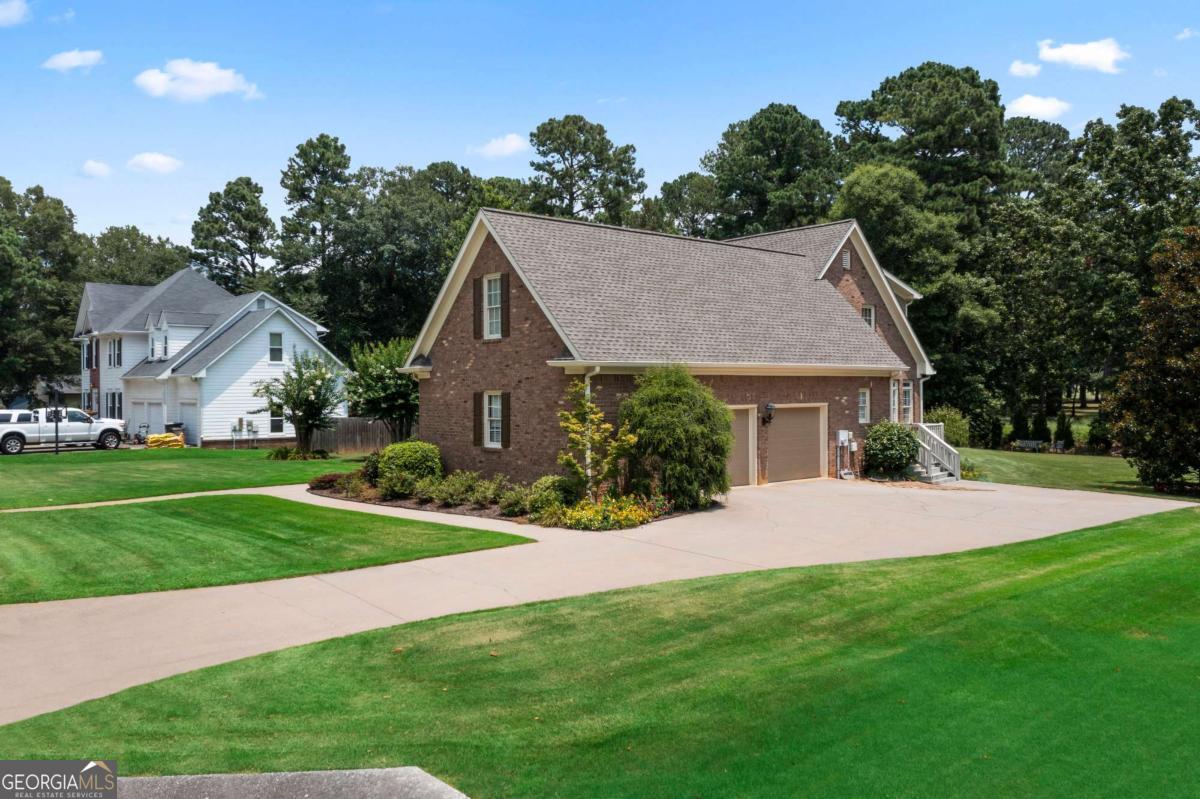 312 Briar Patch LN