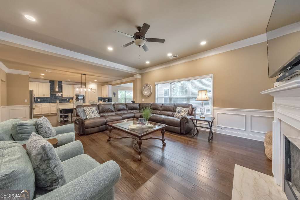 1637 Bunting Forest CT