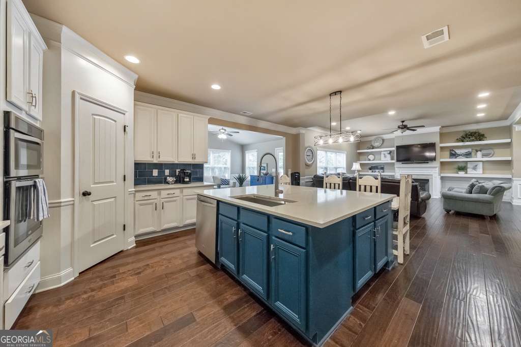 1637 Bunting Forest CT