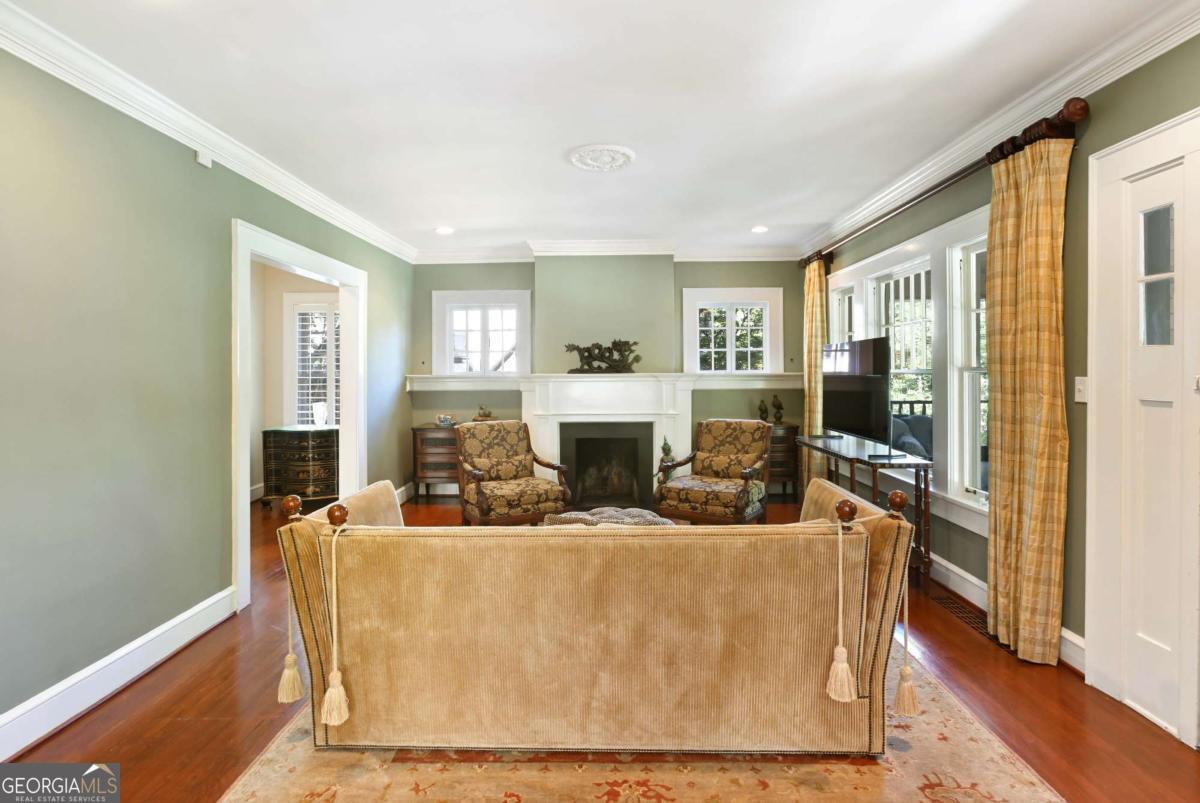 405 Brentwood DR NE