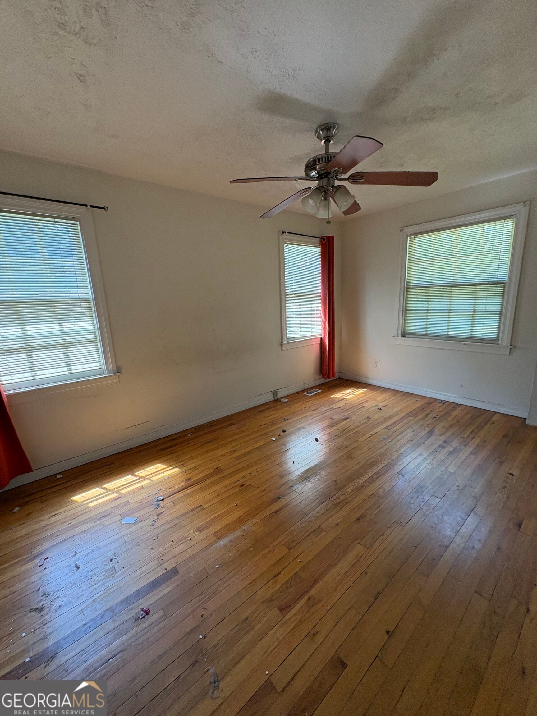 4075 Edgewood CIR