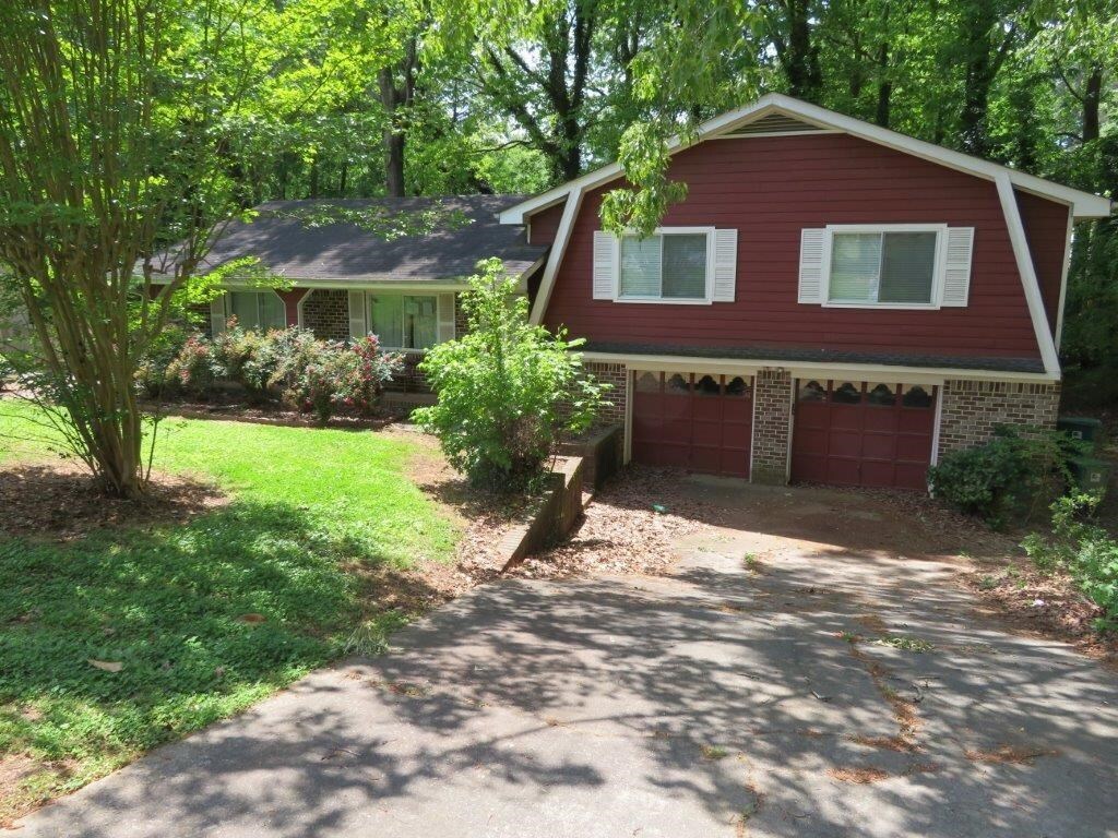 Split level home in Green Forest subdivision! Covered porch! Fireside family room! Formal living room & separate dining room! Kitchen includes breakfast area! Master bedroom features private master bathroom with wide standing shower! Two spacious secondary bedrooms share another full bathroom! Basement level includes lots of storage space! Screened back porch is perfect for relaxing! Overlooks the fenced backyard! A must see! Submit your offer today!