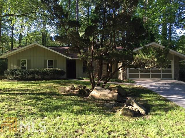 NEW RENTAL NOW AVAILABLE! This recently renovated 3 bedroom/2 bath ranch home includes refrigerator and washer/dryer. New wood laminate flooring throughout. Granite counters in kitchen and baths, stainless steel appliances. Large separate dining room open to family room. Three large bedrooms and gorgeous baths. Fenced yard, cul-de-sac lot. Perfect location in Peachtree City, close to golf cart path, schools, shopping. Top-rated schools. Don't wait on this one!