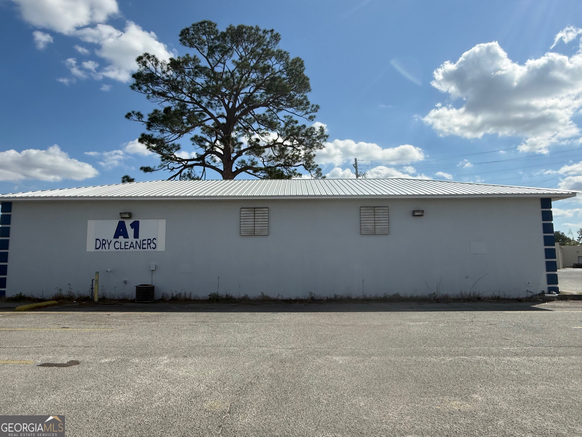 100 S Williams Street