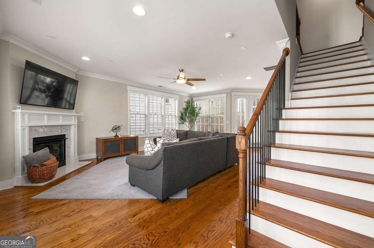 1817 Cromwell WALK
