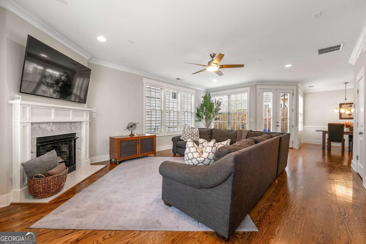 1817 Cromwell WALK