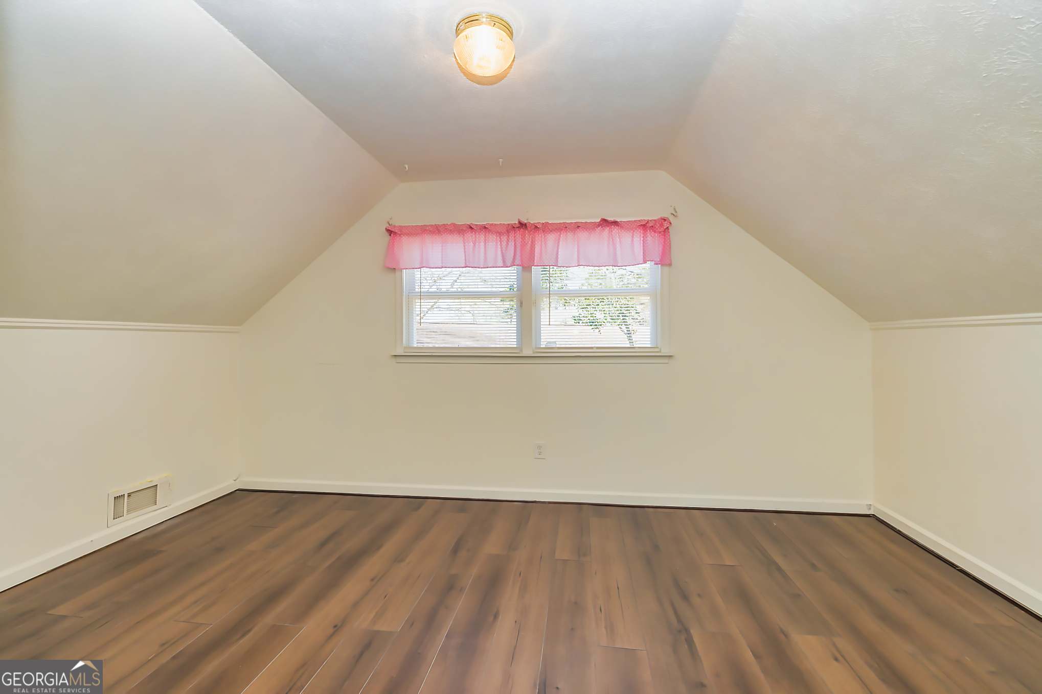 Peachtree City, Georgia 30269, United States, 5 Bedrooms Bedrooms, ,4 BathroomsBathrooms,Residential,Pending,77603