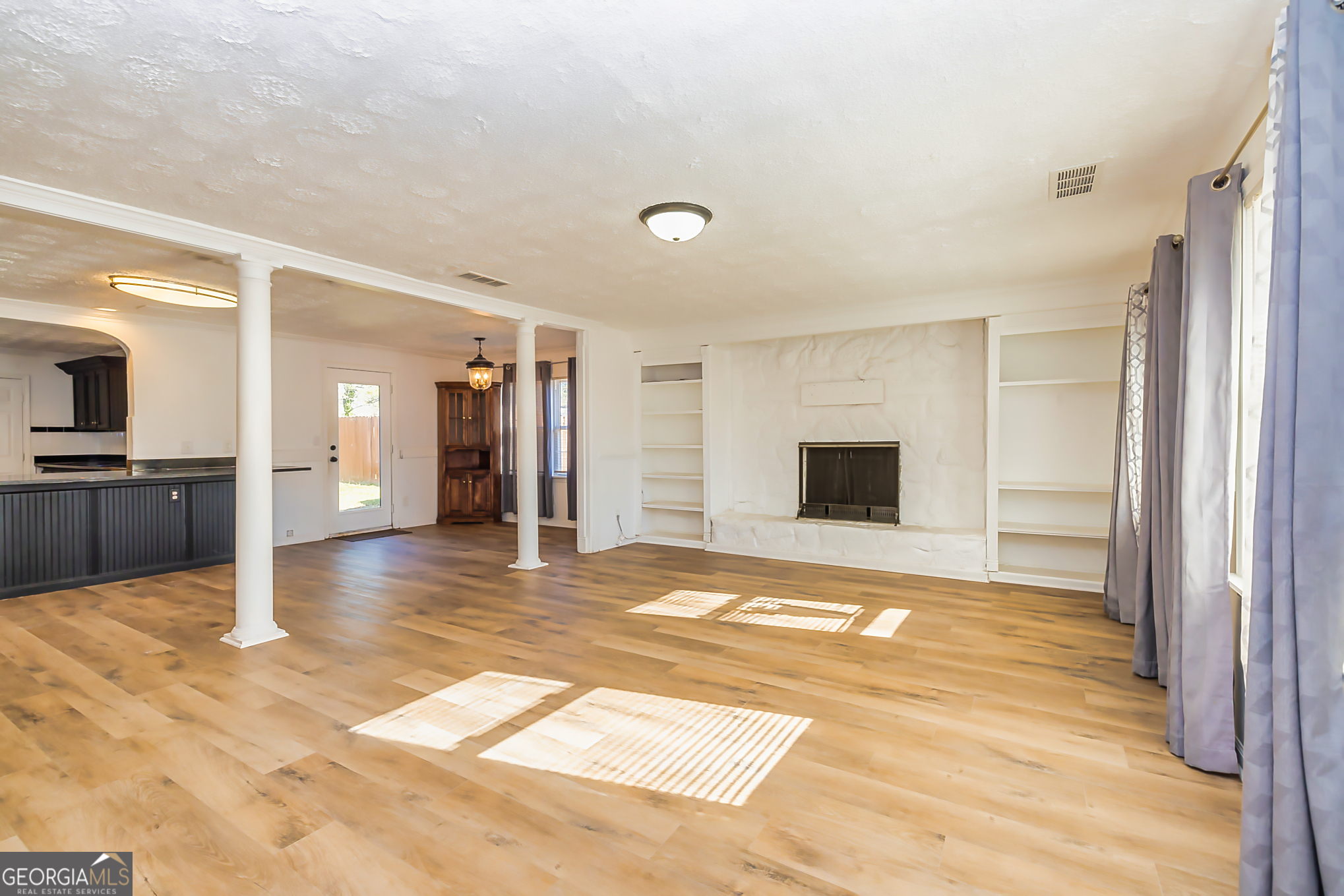 Peachtree City, Georgia 30269, United States, 5 Bedrooms Bedrooms, ,4 BathroomsBathrooms,Residential,Pending,77603