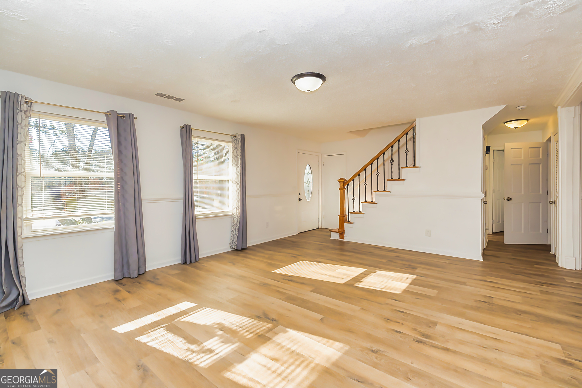 Peachtree City, Georgia 30269, United States, 5 Bedrooms Bedrooms, ,4 BathroomsBathrooms,Residential,Pending,77603