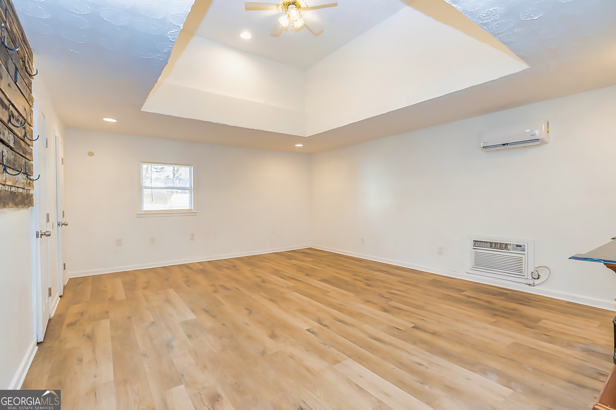 Peachtree City, Georgia 30269, United States, 5 Bedrooms Bedrooms, ,4 BathroomsBathrooms,Residential,Pending,77603