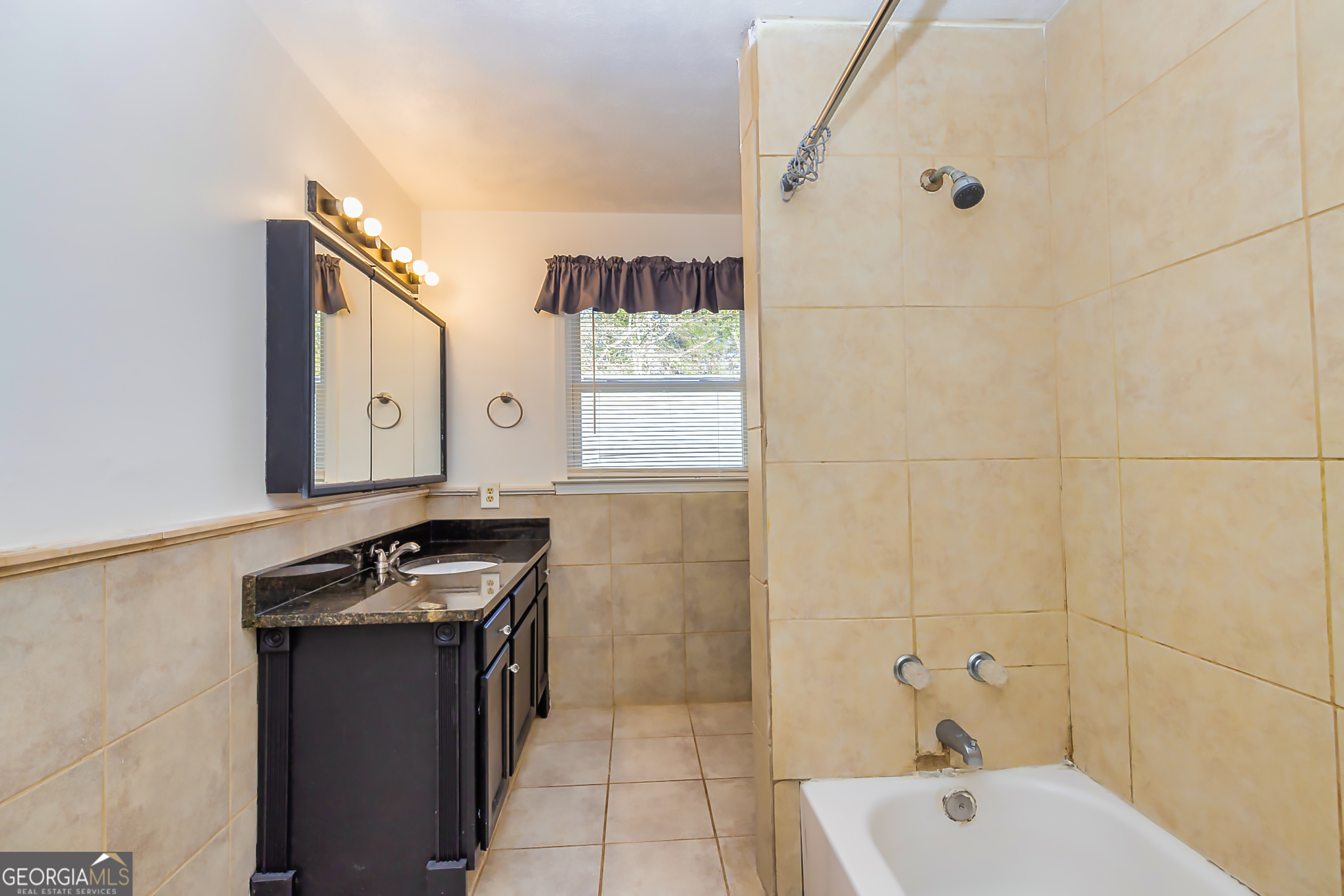 Peachtree City, Georgia 30269, United States, 5 Bedrooms Bedrooms, ,4 BathroomsBathrooms,Residential,Pending,77603