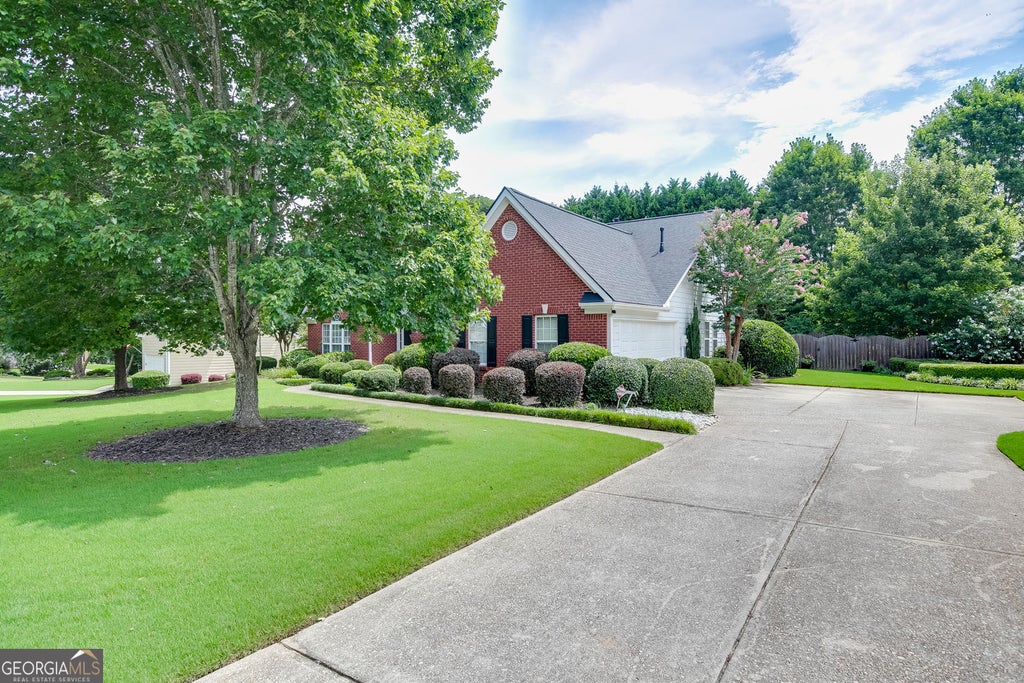 Photo of 2712 Bogan Creek Drive, Buford, GA 30519 (MLS # 10815846)