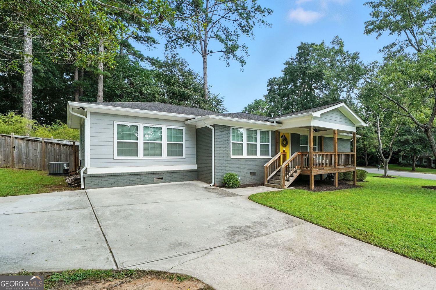 Smyrna, Georgia 30080, United States, 3 Bedrooms Bedrooms, ,3 BathroomsBathrooms,Residential,Active,196142