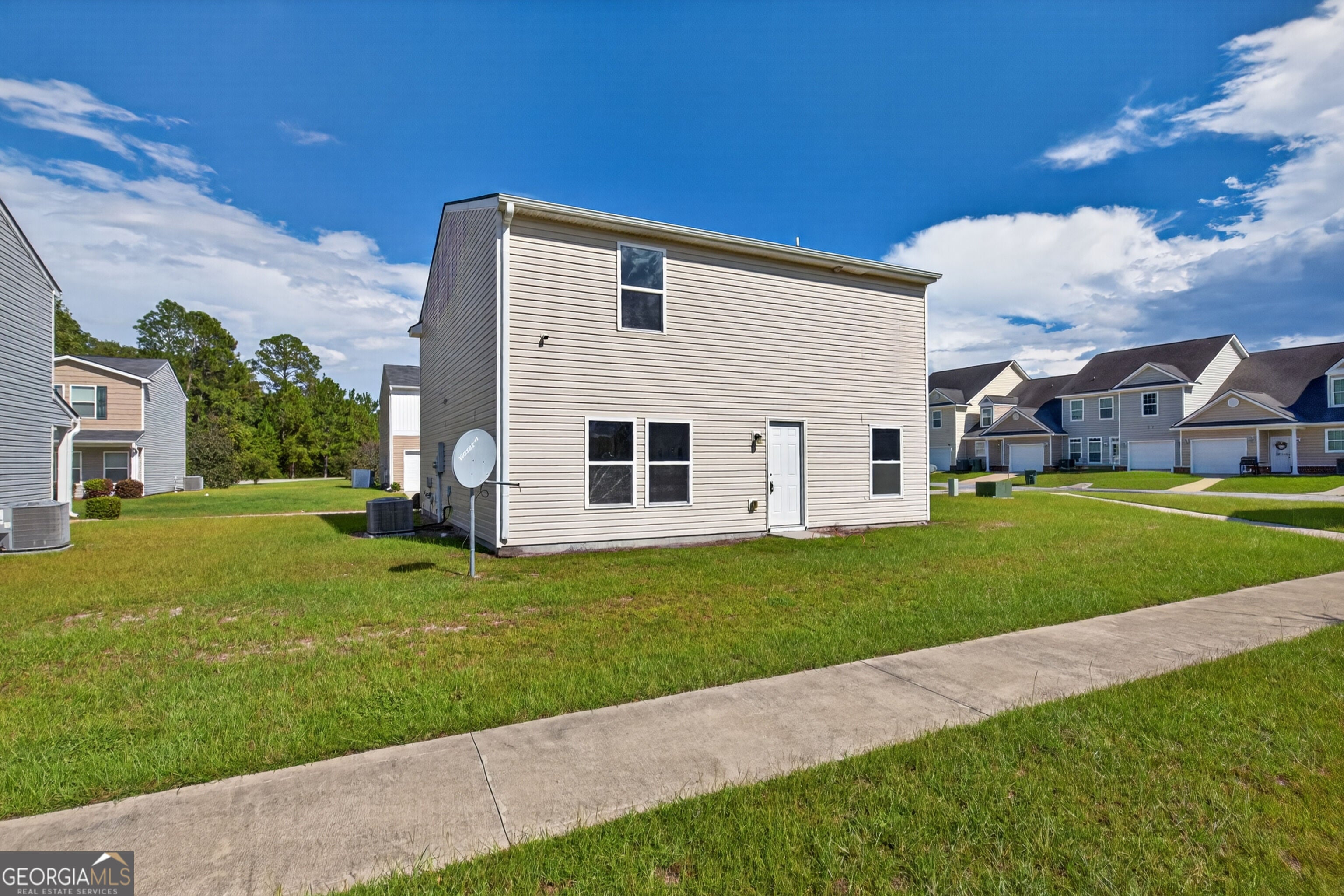 215 Barbour LN