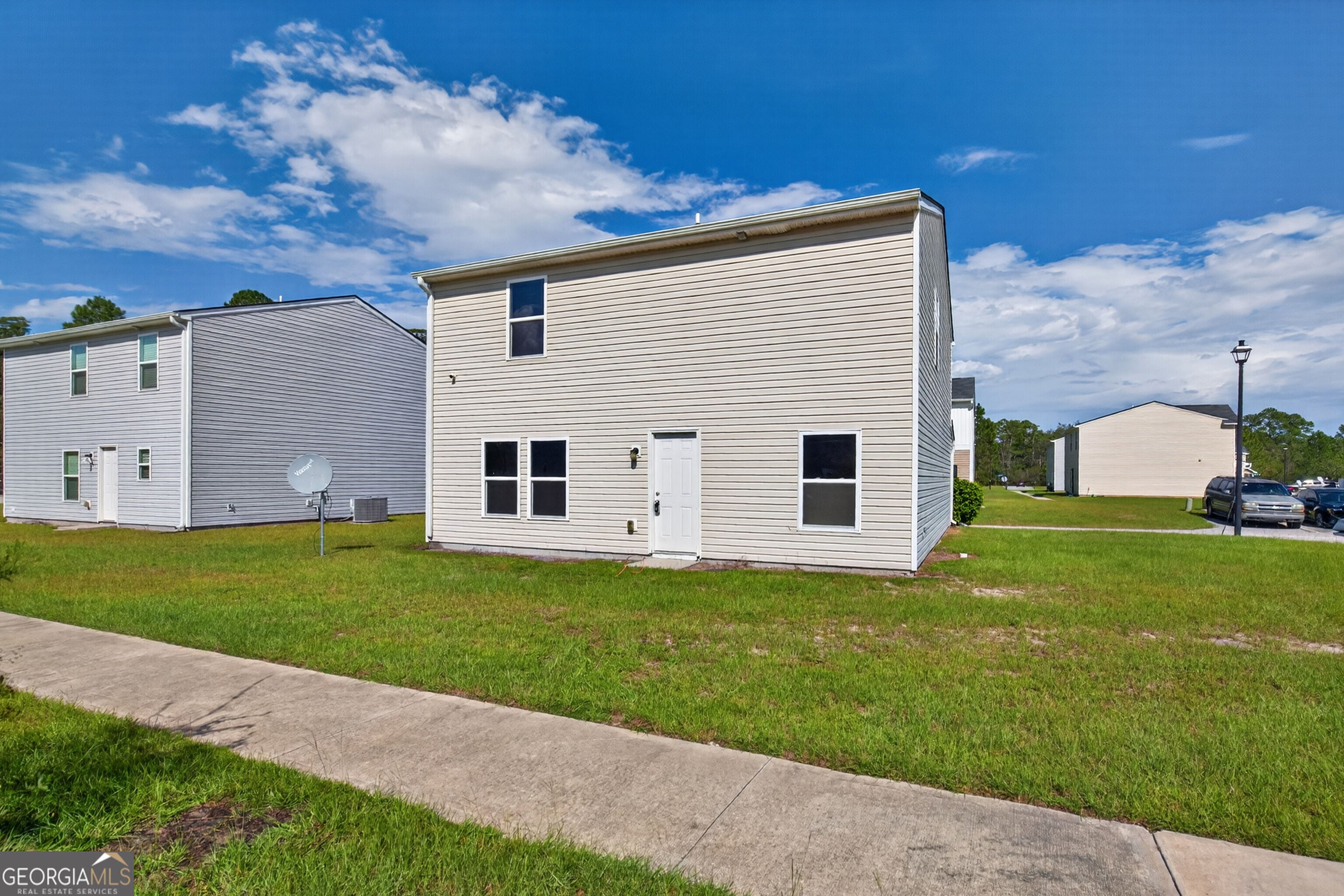 215 Barbour LN