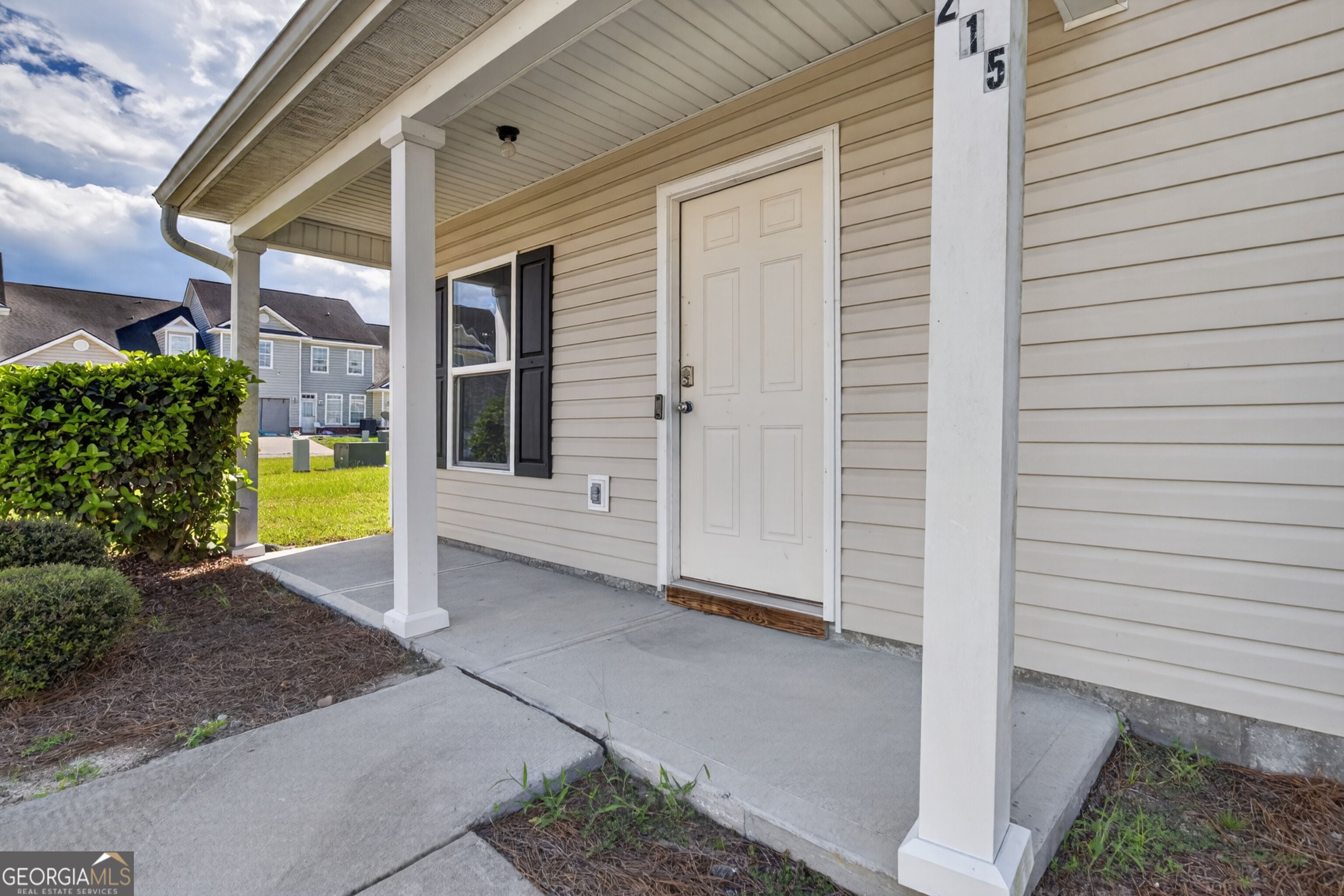 215 Barbour LN