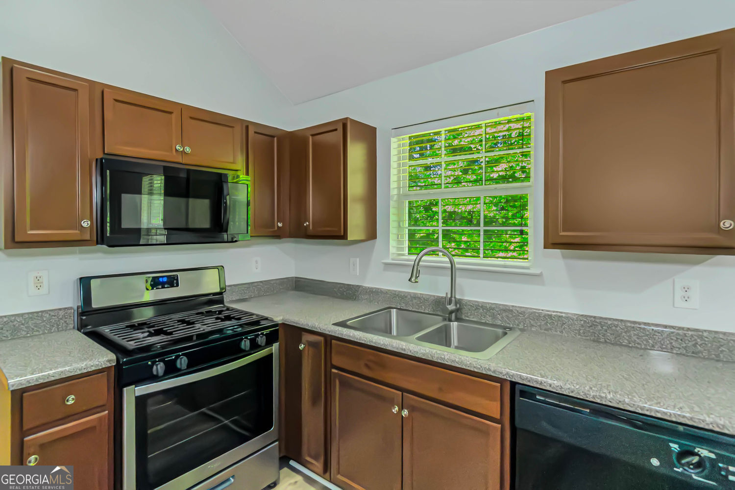 Lithonia, Georgia 30058, United States, 3 Bedrooms Bedrooms, ,3 BathroomsBathrooms,Residential,Active,146941